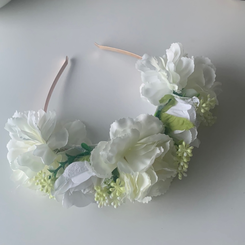 Flower tiara with metal ring